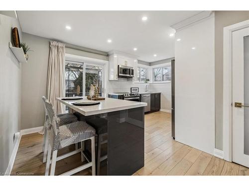 1142 Stanley Drive, Burlington, ON - Indoor Photo Showing Kitchen With Upgraded Kitchen