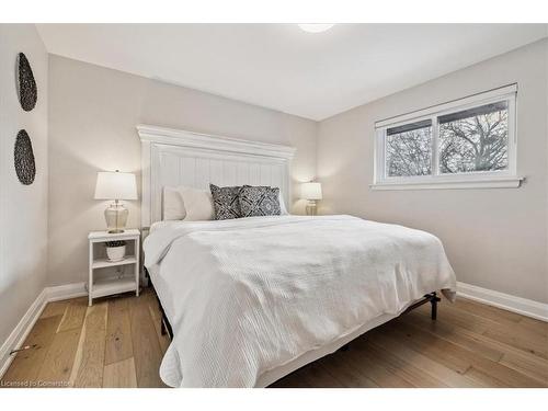 1142 Stanley Drive, Burlington, ON - Indoor Photo Showing Bedroom