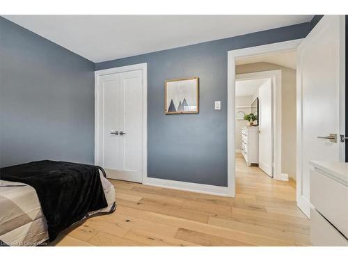 1142 Stanley Drive, Burlington, ON - Indoor Photo Showing Bedroom