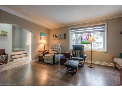 55 Wellington Street S, Dundas, ON - Indoor Photo Showing Living Room