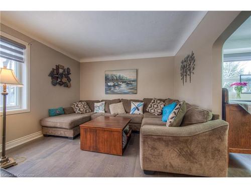 55 Wellington Street S, Dundas, ON - Indoor Photo Showing Living Room