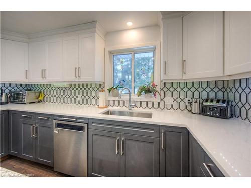 55 Wellington Street S, Dundas, ON - Indoor Photo Showing Kitchen