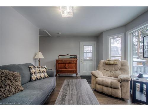 55 Wellington Street S, Dundas, ON - Indoor Photo Showing Living Room