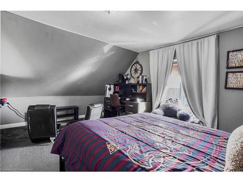 485 Catharine Street N, Hamilton, ON - Indoor Photo Showing Bedroom