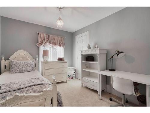 485 Catharine Street N, Hamilton, ON - Indoor Photo Showing Bedroom