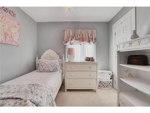 485 Catharine Street N, Hamilton, ON - Indoor Photo Showing Bedroom