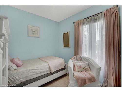 485 Catharine Street N, Hamilton, ON - Indoor Photo Showing Bedroom