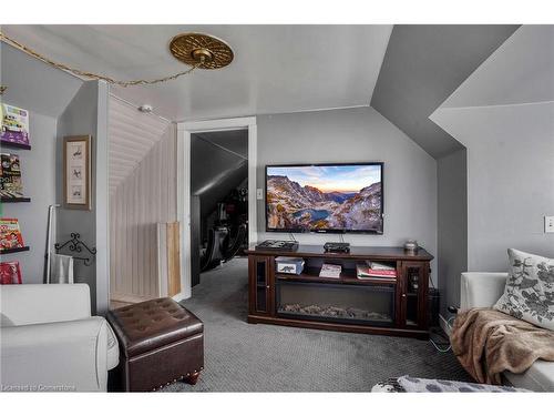 485 Catharine Street N, Hamilton, ON - Indoor Photo Showing Living Room