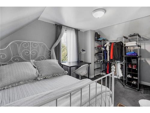 485 Catharine Street N, Hamilton, ON - Indoor Photo Showing Bedroom