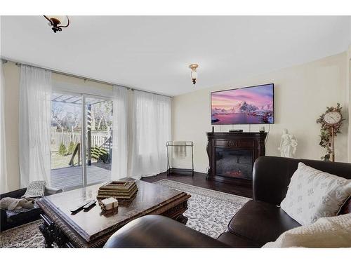 485 Catharine Street N, Hamilton, ON - Indoor Photo Showing Living Room