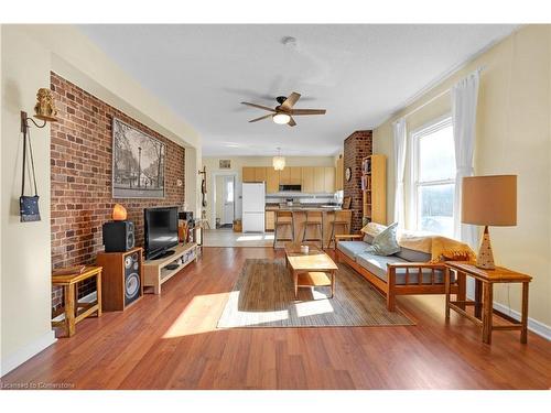 477 Cannon Street E, Hamilton, ON - Indoor Photo Showing Living Room