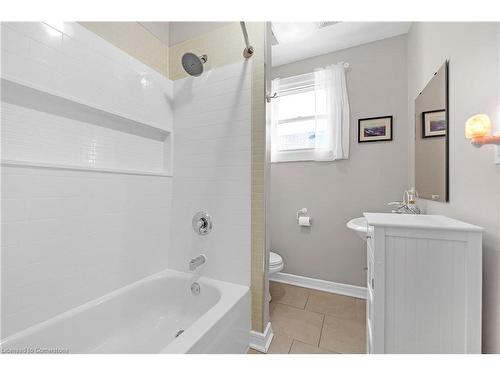 477 Cannon Street E, Hamilton, ON - Indoor Photo Showing Bathroom