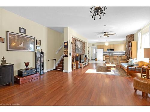 477 Cannon Street E, Hamilton, ON - Indoor Photo Showing Living Room