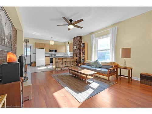 477 Cannon Street E, Hamilton, ON - Indoor Photo Showing Living Room