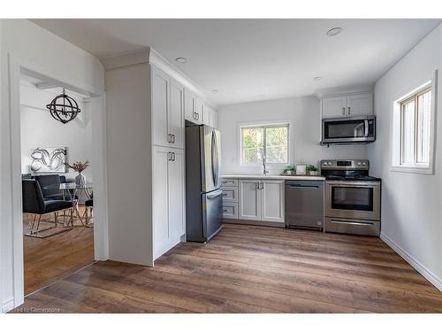 42 Dundurn Street N, Hamilton, ON - Indoor Photo Showing Kitchen