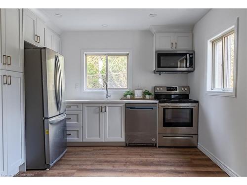 42 Dundurn Street N, Hamilton, ON - Indoor Photo Showing Kitchen