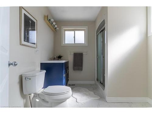 42 Dundurn Street N, Hamilton, ON - Indoor Photo Showing Bathroom