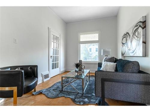 42 Dundurn Street N, Hamilton, ON - Indoor Photo Showing Living Room