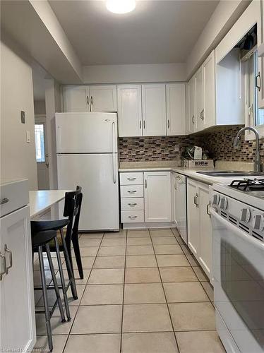 79 Broughton Avenue, Hamilton, ON - Indoor Photo Showing Kitchen