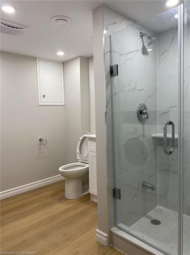 79 Broughton Avenue, Hamilton, ON - Indoor Photo Showing Bathroom