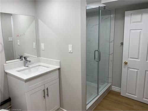 79 Broughton Avenue, Hamilton, ON - Indoor Photo Showing Bathroom