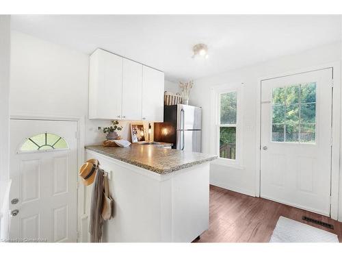 1146 Leaside Road, Hamilton, ON - Indoor Photo Showing Kitchen