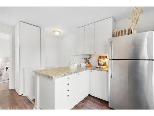 1146 Leaside Road, Hamilton, ON - Indoor Photo Showing Kitchen