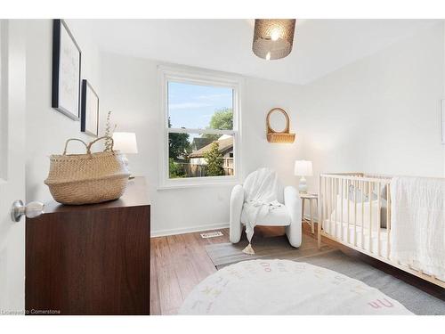 1146 Leaside Road, Hamilton, ON - Indoor Photo Showing Bedroom