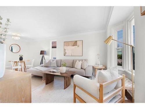 1146 Leaside Road, Hamilton, ON - Indoor Photo Showing Living Room