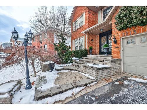 2215 Vista Drive, Burlington, ON - Outdoor