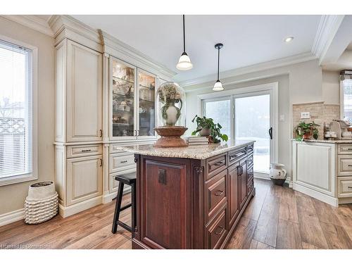 2215 Vista Drive, Burlington, ON - Indoor Photo Showing Kitchen With Upgraded Kitchen