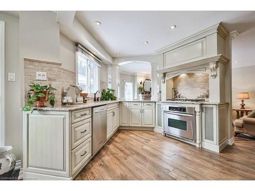 2215 Vista Drive, Burlington, ON - Indoor Photo Showing Kitchen With Upgraded Kitchen