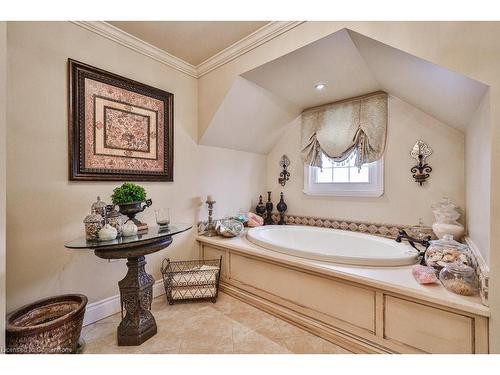 2215 Vista Drive, Burlington, ON - Indoor Photo Showing Bathroom