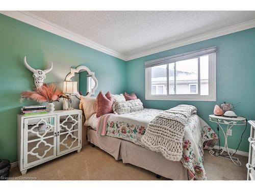 2215 Vista Drive, Burlington, ON - Indoor Photo Showing Bedroom