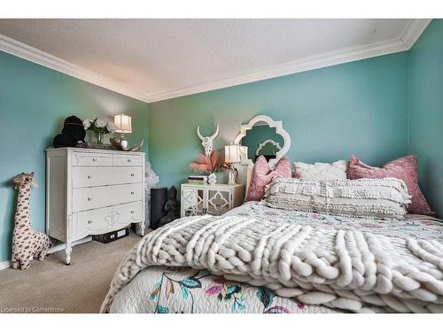 2215 Vista Drive, Burlington, ON - Indoor Photo Showing Bedroom