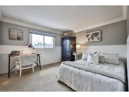 2215 Vista Drive, Burlington, ON - Indoor Photo Showing Bedroom