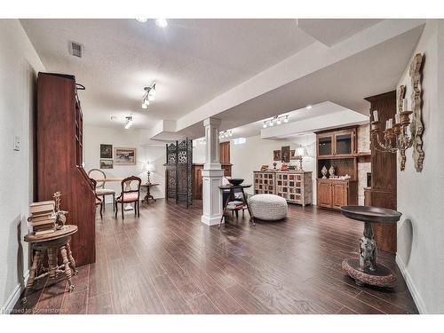 2215 Vista Drive, Burlington, ON - Indoor Photo Showing Living Room