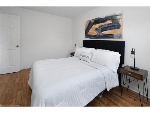 642 West 5Th Street, Hamilton, ON - Indoor Photo Showing Bedroom