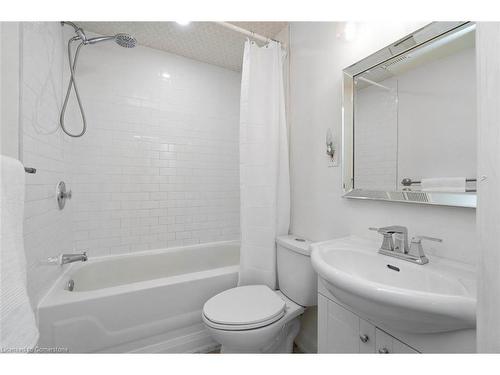 642 West 5Th Street, Hamilton, ON - Indoor Photo Showing Bathroom