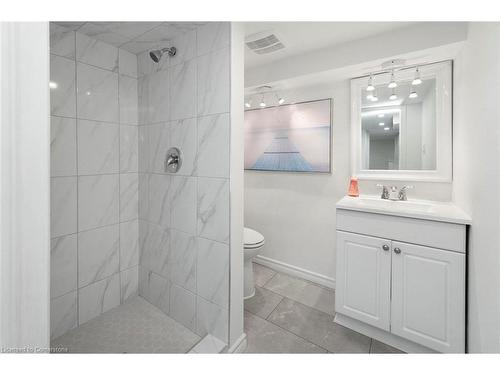 642 West 5Th Street, Hamilton, ON - Indoor Photo Showing Bathroom