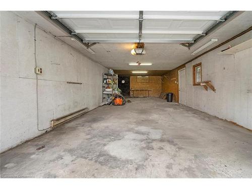 642 West 5Th Street, Hamilton, ON - Indoor Photo Showing Garage