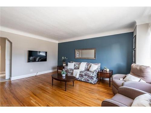 56 West 1St Street, Hamilton, ON - Indoor Photo Showing Living Room