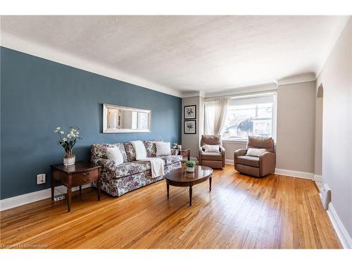 56 West 1St Street, Hamilton, ON - Indoor Photo Showing Living Room