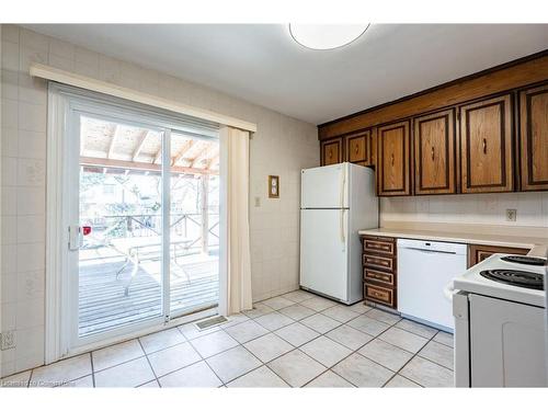 56 West 1St Street, Hamilton, ON - Indoor Photo Showing Kitchen