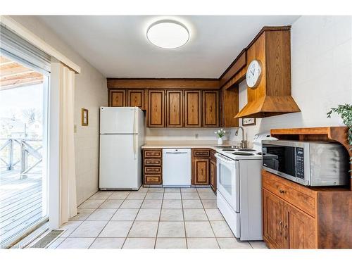 56 West 1St Street, Hamilton, ON - Indoor Photo Showing Kitchen