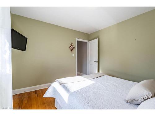 56 West 1St Street, Hamilton, ON - Indoor Photo Showing Bedroom