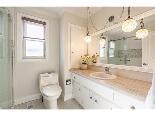 56 West 1St Street, Hamilton, ON - Indoor Photo Showing Bathroom