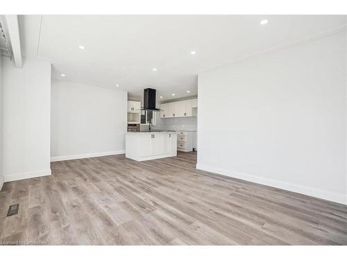 118 Deschene Avenue, Hamilton, ON - Indoor Photo Showing Kitchen