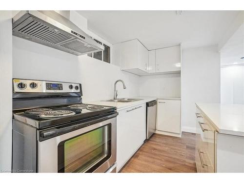 118 Deschene Avenue, Hamilton, ON - Indoor Photo Showing Kitchen