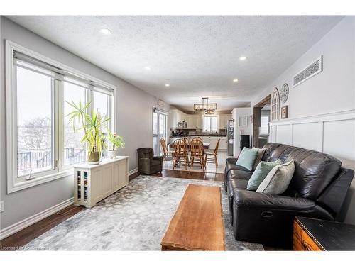 78 Celtic Drive, Caledonia, ON - Indoor Photo Showing Living Room